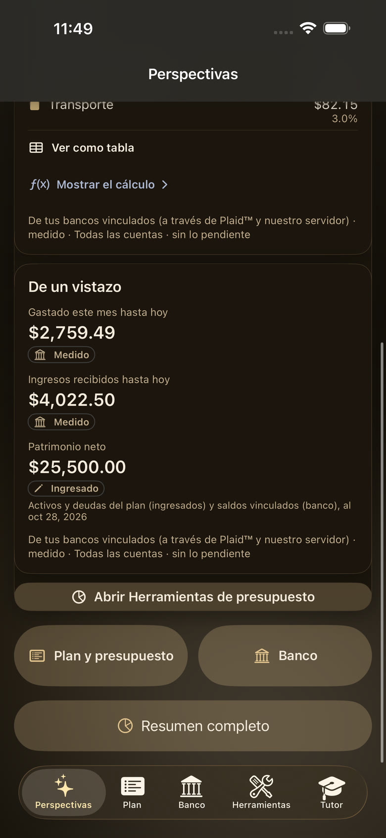 La tarjeta «De un vistazo» de Perspectivas con datos de ejemplo ficticios de un E-5 promedio: lo gastado este mes, el ingreso recibido y el patrimonio neto.
